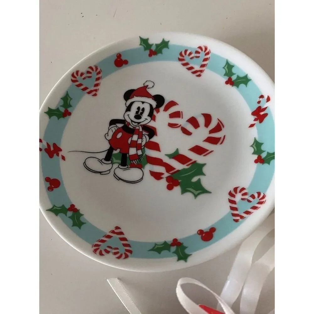 Set Of 4 Disney Mickey Minnie Goofy Pluto Christmas Holiday Appetizer Plates NEW